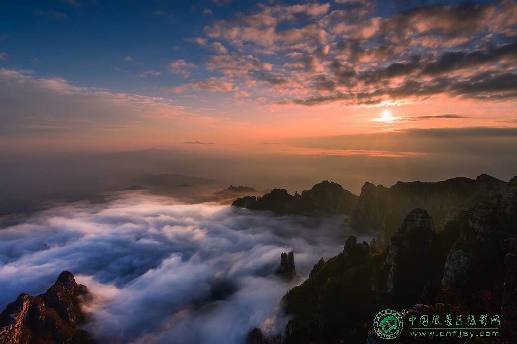 董贵胜，2021年10月拍摄于河北保定白石山。夕阳映胜景.jpg